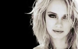 Sara Paxton Wallpaper