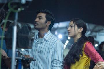 Atrangi Re Fan Photos Image Pictures