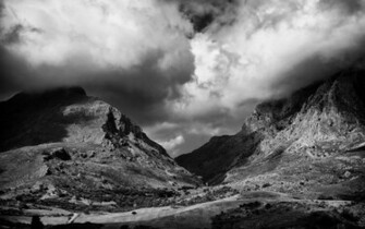 HD And QHD Beautiful Black White Wallpaper