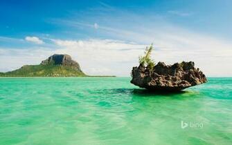 Le Morne Brabant Mountain And Islet Mauritius Ocean Corbis