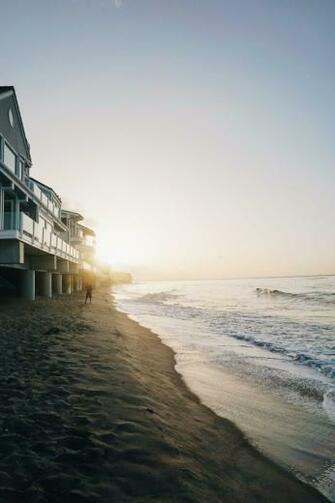 Escondido Beach Malibu House Wallpaper Background