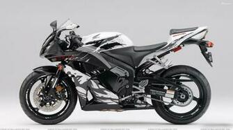 Honda Cbr 600rr Side Pose In Black