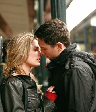 Romantic Love Couples Kissing Wallpaper