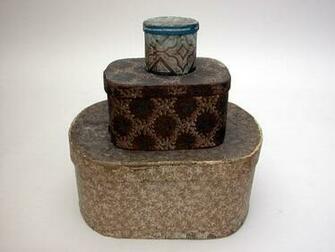Antique Early 19th Century Wallpaper Box In Country Primitive Colors