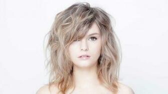 Why Blonde Highlights R Perfect For Summer Hair Colour