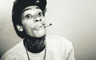 Wiz Khalifa Smoking Rap Wallpaper