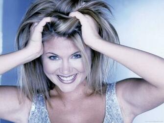 Tiffani Thiessen Hollywood Wallpaper Fun Hungama