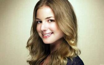 Beautiful Emily Vancamp Wallpaper Imagebank Biz