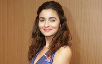 Bollywood Actress Alia Bhatt Tablet Wallpaper