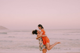 Lesbian Girl Carry 0zd1umklqthe0y2g Wallpaper