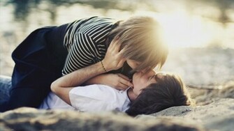 Best Happy Kiss Day HD Wallpaper