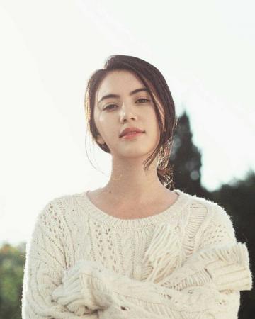 Davika Hoorne Wallpaper Broken Panda