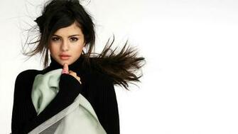 Selena Gomez HD Pictures Desktop Wallpaper Image