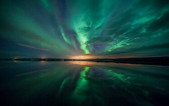 Aurora Over Lake Wallpaper HD