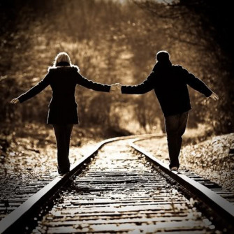 Love Couple Holding Hands Wallpaper