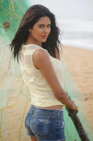 Hot Sexy Sonam Bajwa Unseen Bikini Swimsuit Photos Age Wiki