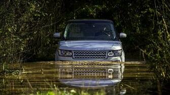 Range Rover Vogue In Water HD Wallpaper