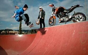 Ktm Duke Rc125 A Powerful Rider Over And Wallpaper Bikes