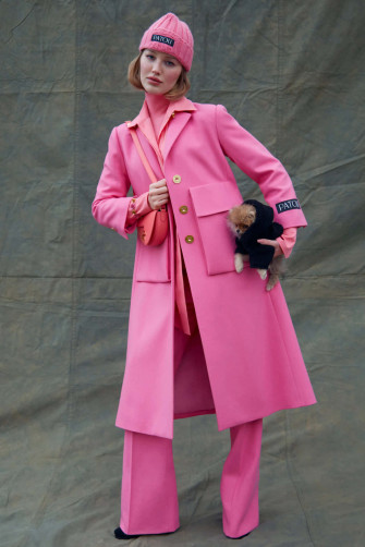 Patou Model In All Pink Outfit C55j5druuqrtr76q Wallpaper
