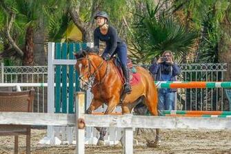 Kaley Cuoco Horse Riding In Los Angeles Barnorama