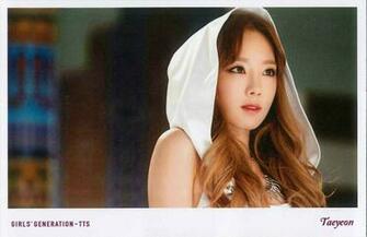 Taetiseo Holler Polaroids Wallpaper