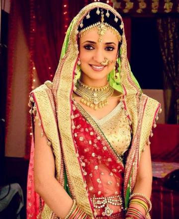 Dynamic S Bollywood Actress Sanaya Irani Wallpaper