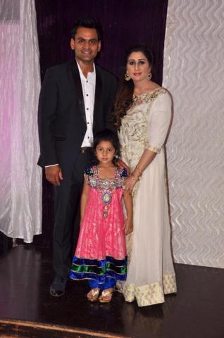Mohammad Hafeez On With Family At Dinner T Co