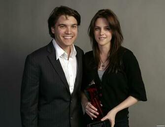 Kristen Stewart And Emile Hirsch Wallpaper