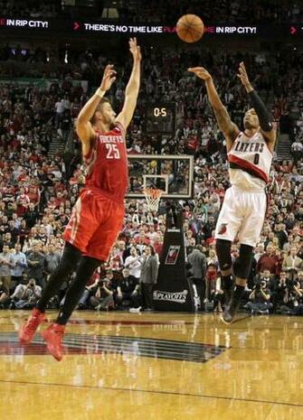 Back Imgs For Damian Lillard Game Winner Wallpaper