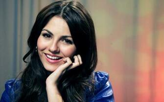 Smiling Victoria Justice Wallpaper