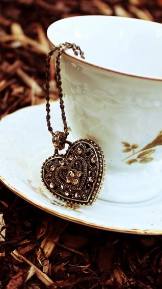 Cup Saucer Heart Pendant Chain Autumn iPhone