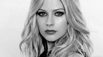 Mature Avril Lavigne Wallpaper