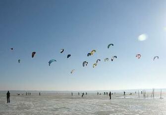Snowkiting 1080p 2k 4k 5k HD Wallpaper