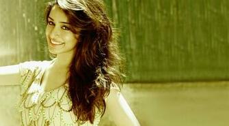 Shraddha Kapoor Cute Smile Popopics