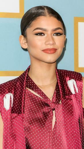 Zendaya With A Ponytail And Shiny Lips Mobile Wallpaper