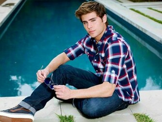 Zac Efron HD Wallpaper