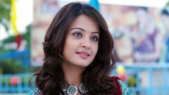 Surveen Chawla Tamil Actress HD Wallpaper Fine