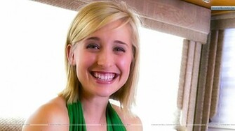 Allison Mack Wallpaper Photos Image In HD