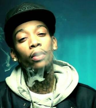 Wiz Khalifa Smoking Rap Wallpaper