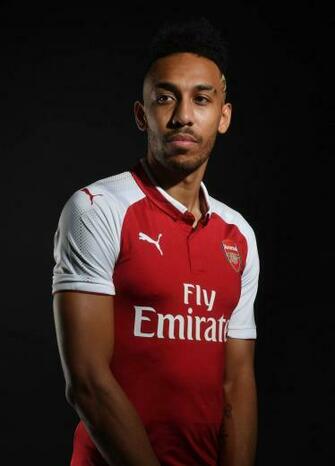 Pictures Pierre Emerick Aubameyang In Arsenal Kit Gallery