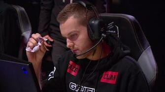 Livestreamfails Niko Orgasms On Stage Eleague Tv Playing