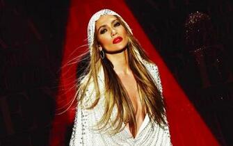 Jennifer Lopez Hot Wallpaper August