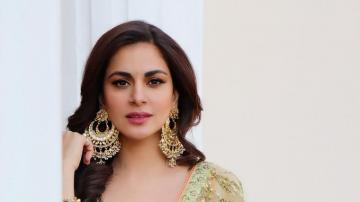 Shraddha Arya Best Wallpaper Baltana