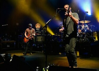 Kings Of Leon Perform Wallpaper Photos Tour As Your