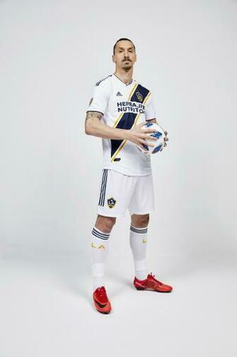 Have Your First Look At Zlatan Ibrahimovi In An La Galaxy Kit