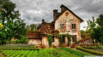 Country House Wallpaper