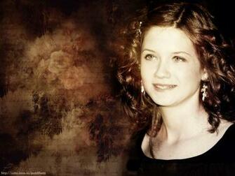 Bonnie Wright Wallpaper