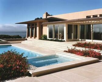 Villa Resort Contemporary Patio With Swimming Pool Bay House