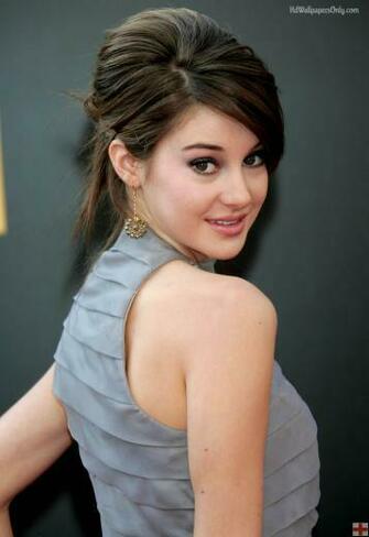 Hq Wallpaper Plus Provides Different Size Of Shailene Woodley HD