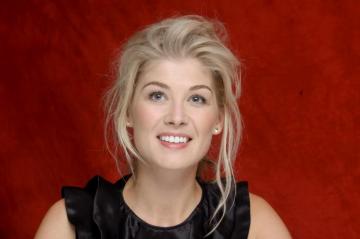 Rosamund Pike 4k Ultra HD Wallpaper Background Image